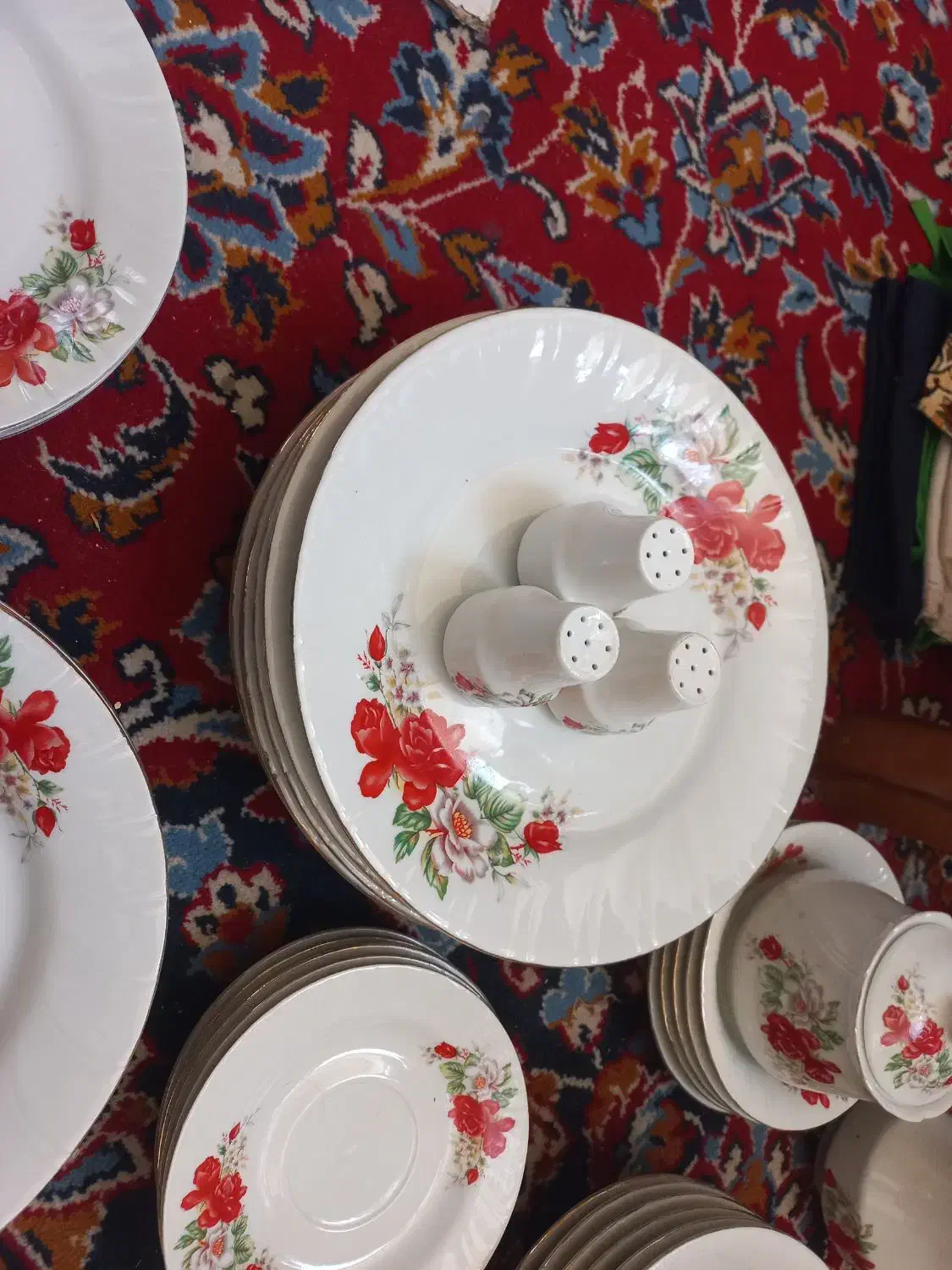 چینی ۶نفره|سرویس روتختی|نجف‌آباد, قلعه سفید|دیوار