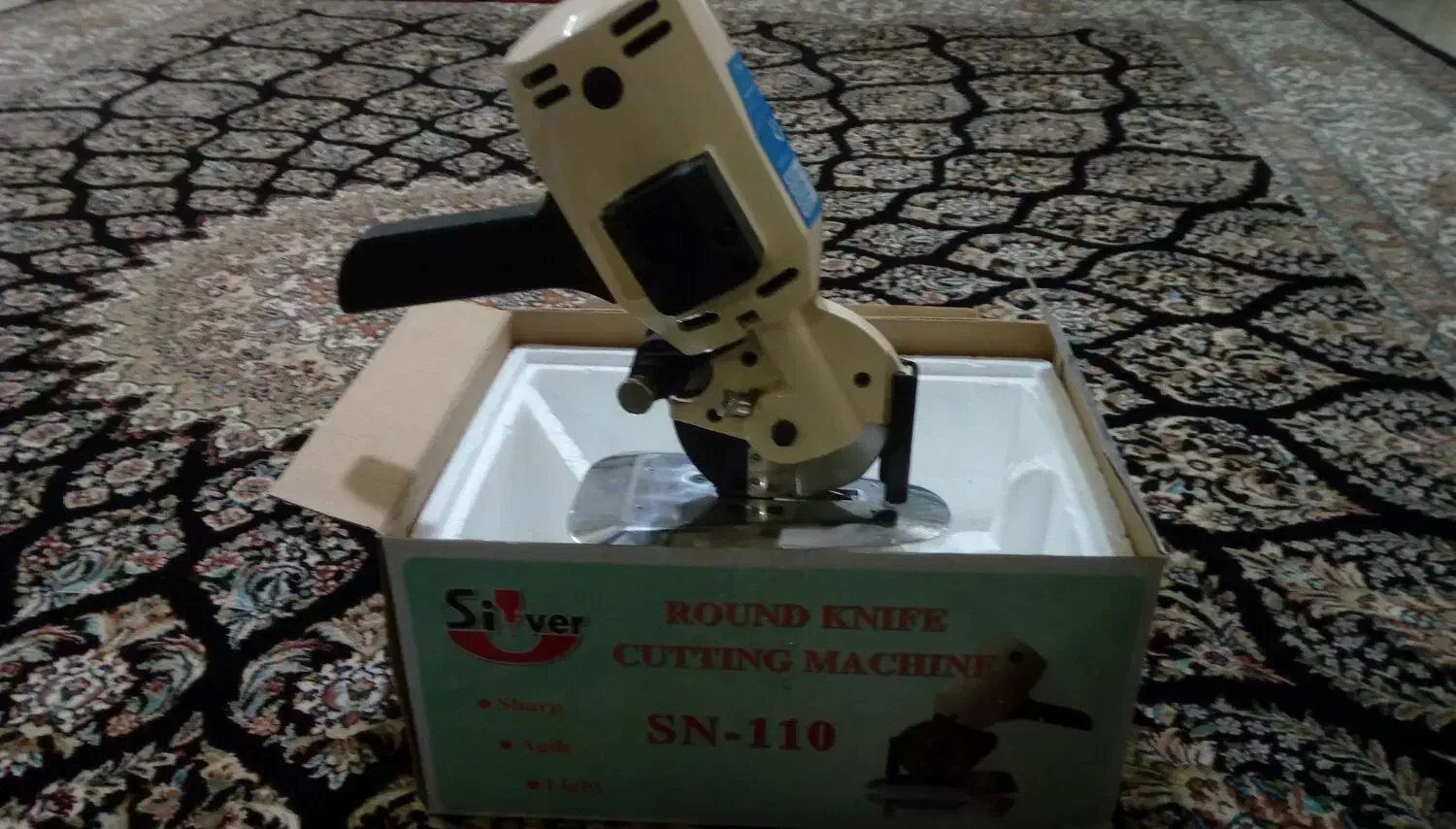 قیچ گرد بور|لوازم خیاطی و بافتنی|ری, شهادت|دیوار