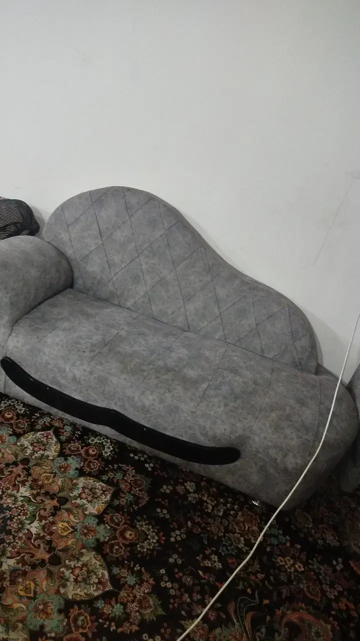 مبل راحتی و تعدادی لوازم خانه|مبلمان خانگی و میز عسلی|مشهد, رده|دیوار