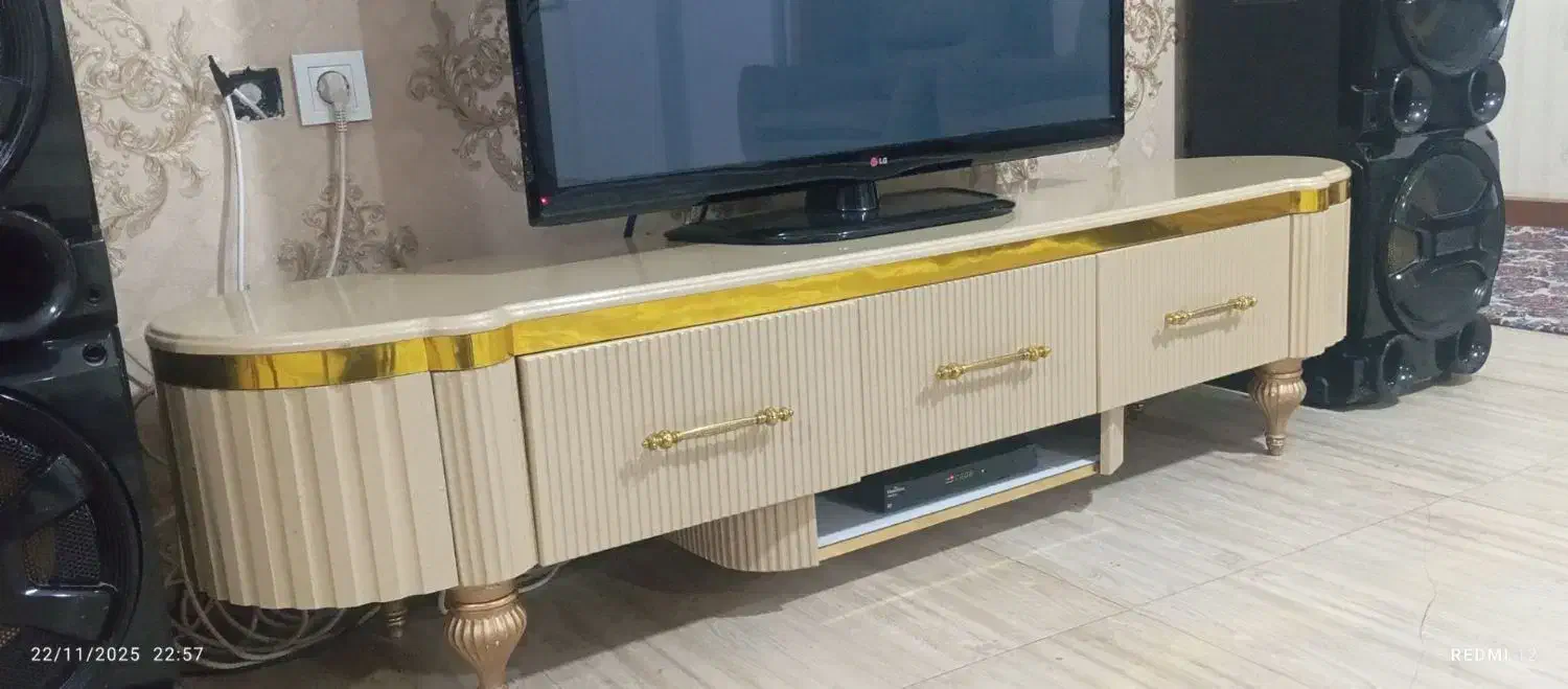 آینه کنسول و میز تلوزیون مدل خم|بوفه، ویترین، کنسول|خوی, |دیوار