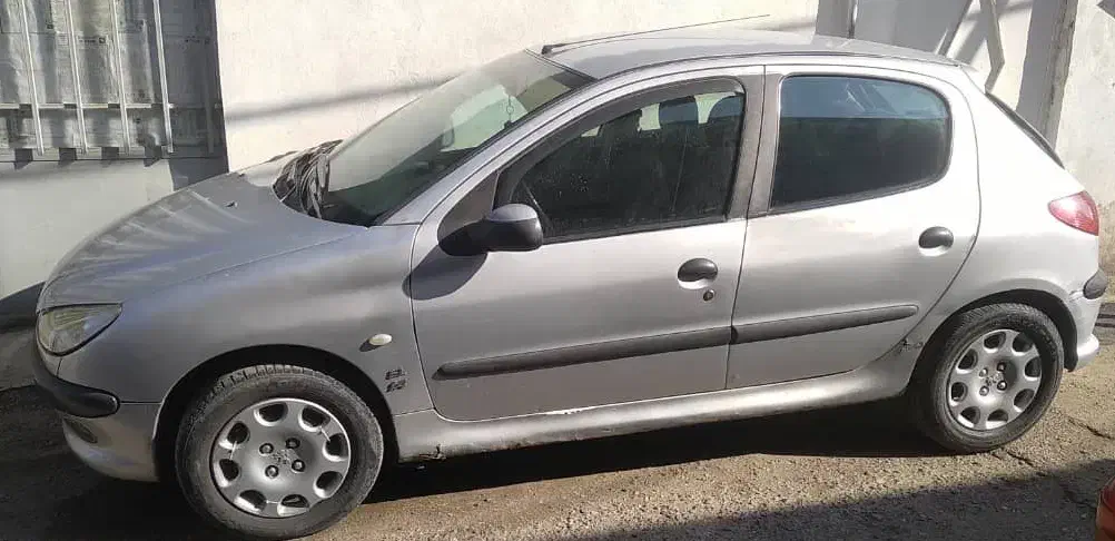 پژو ۲۰۶ تیپ ۲ .معاوضه هم میکنم|خودرو سواری و وانت|رشت, قاسمیه|دیوار