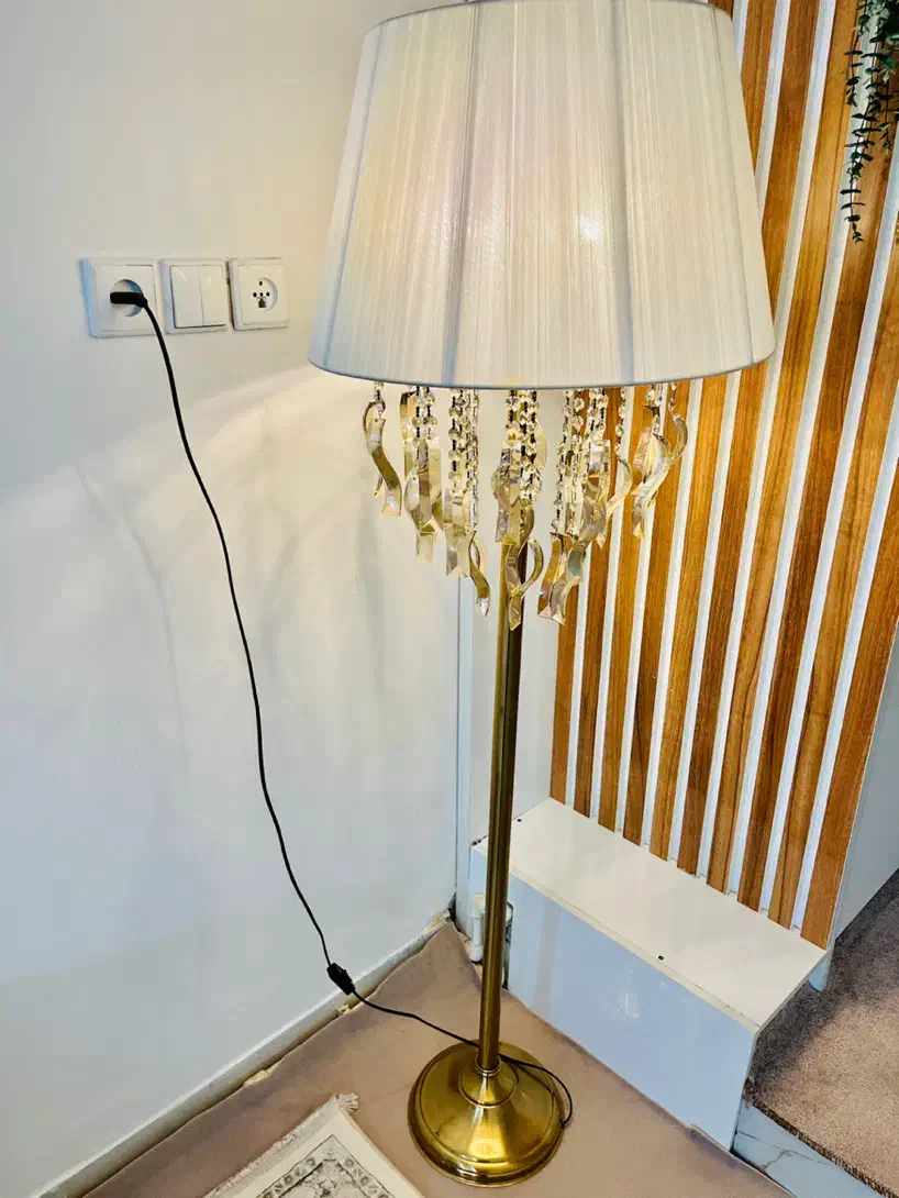 اباژور ایستاده|چراغ خواب و آباژور|بروجرد, |دیوار