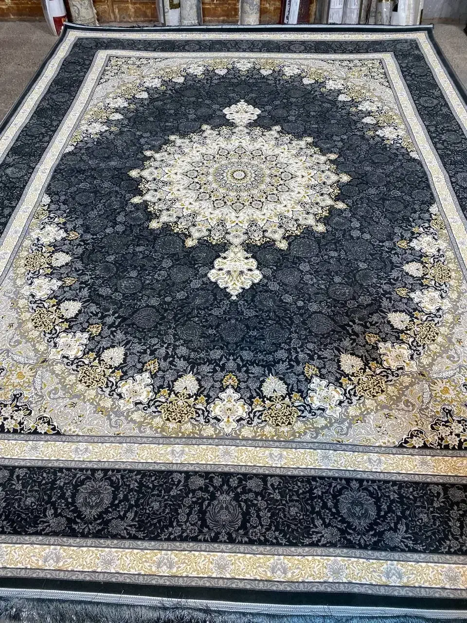 فروش فرش های تخفیفی درطرح های متنوع|فرش|کاشان, کوی اداره گاز|دیوار