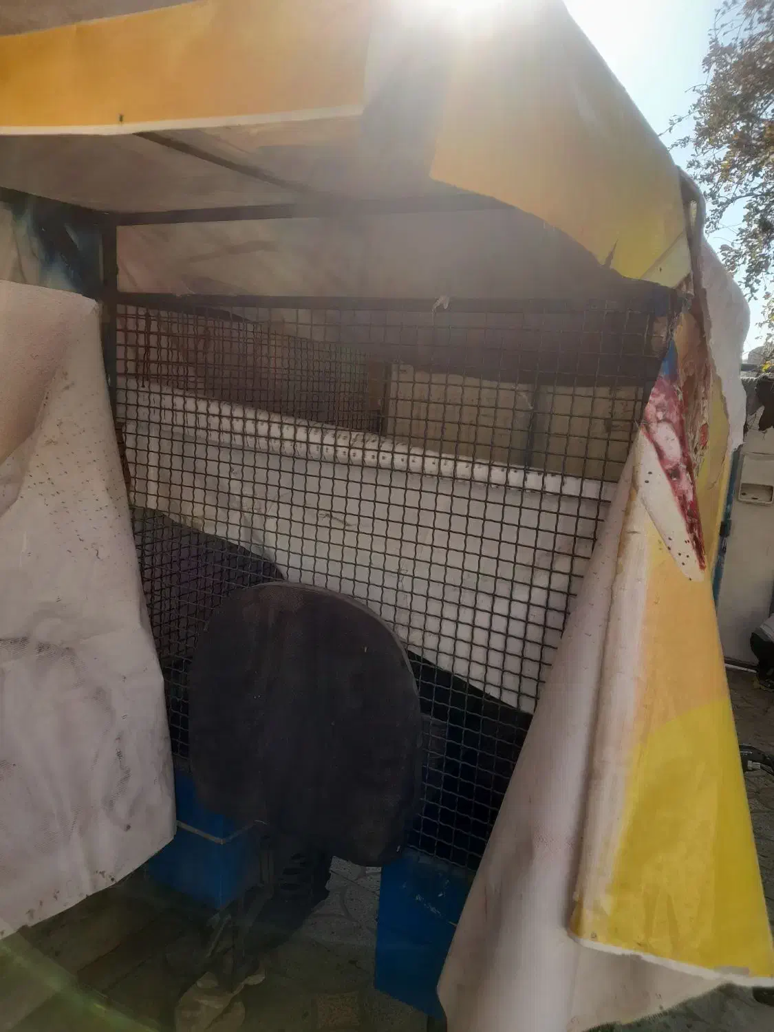 درحدنو|موتورسیکلت|شیراز, گل سرخ|دیوار