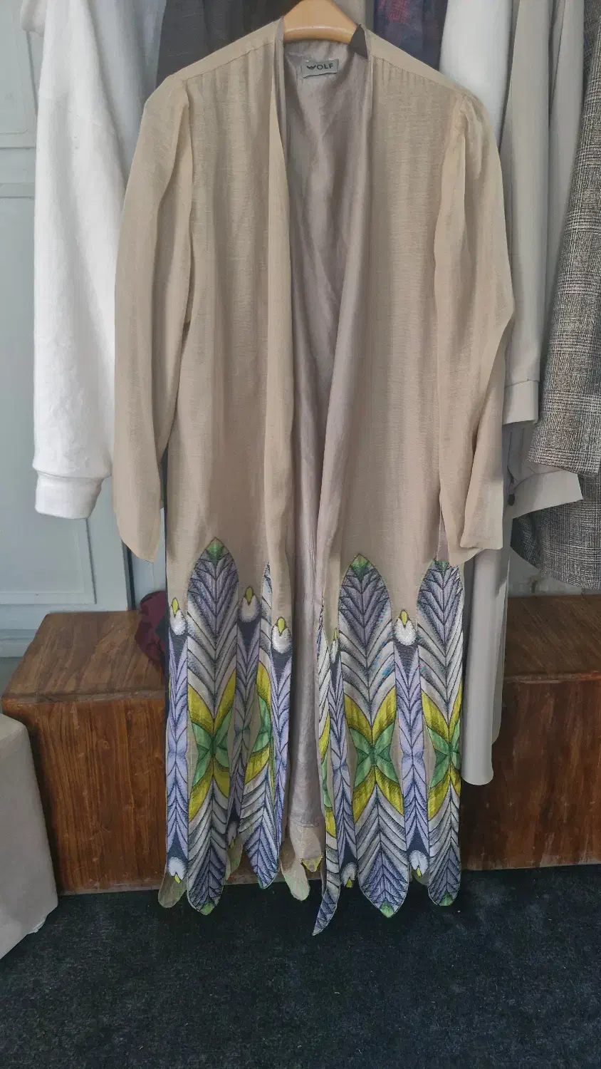 مانتو|لباس|نیشابور, دارایی|دیوار