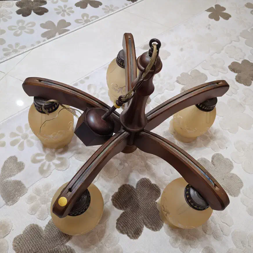 لوستر ۵ شاخه چوبی|لوستر و چراغ آویز|تهران, جنت‌آباد مرکزی|دیوار