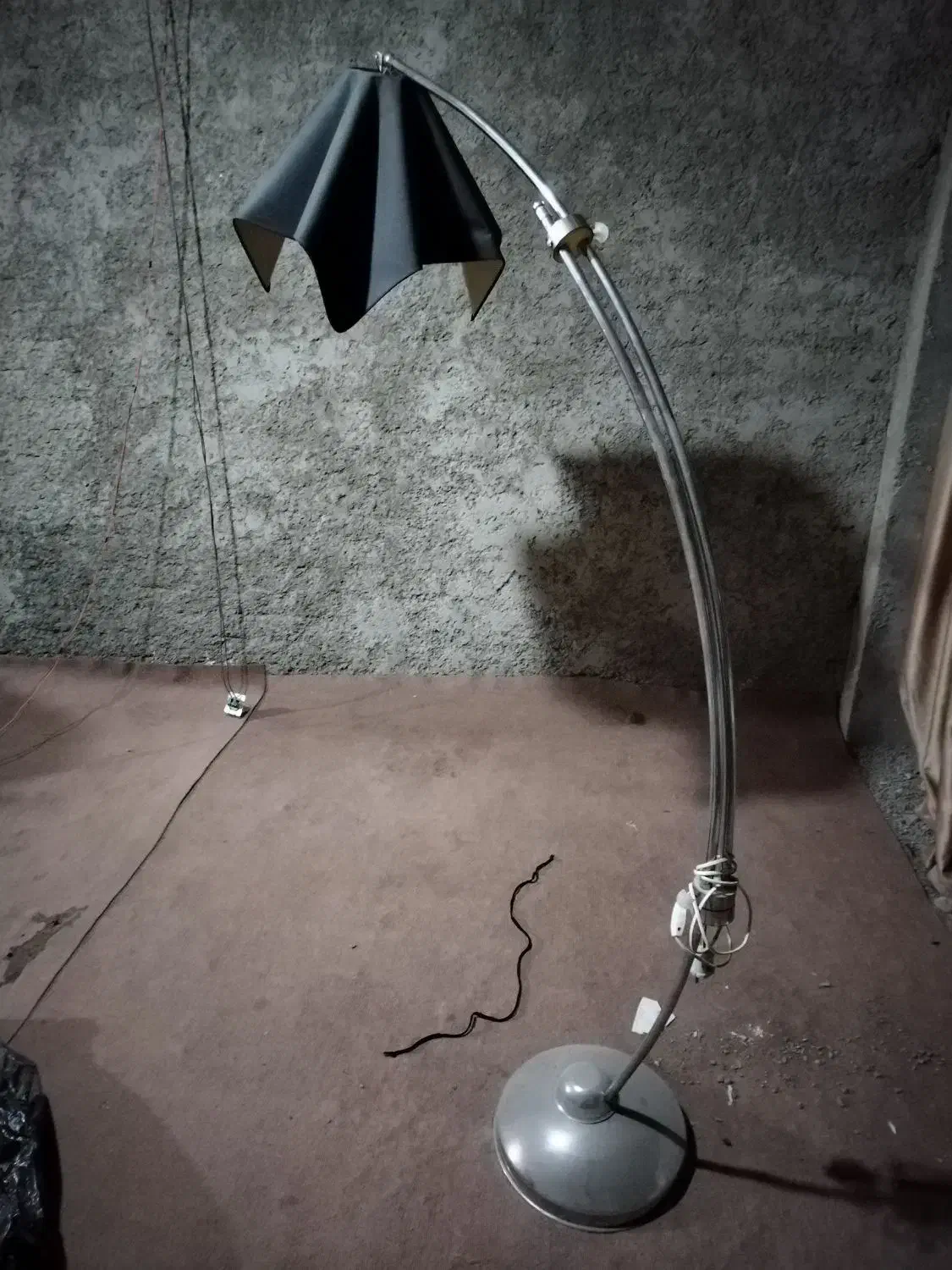 آباژور ایستاده|چراغ خواب و آباژور|اصفهان, رکن الدوله شرقی|دیوار