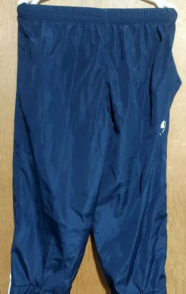 گرمکن ورزشی|لباس|یاسوج, |دیوار