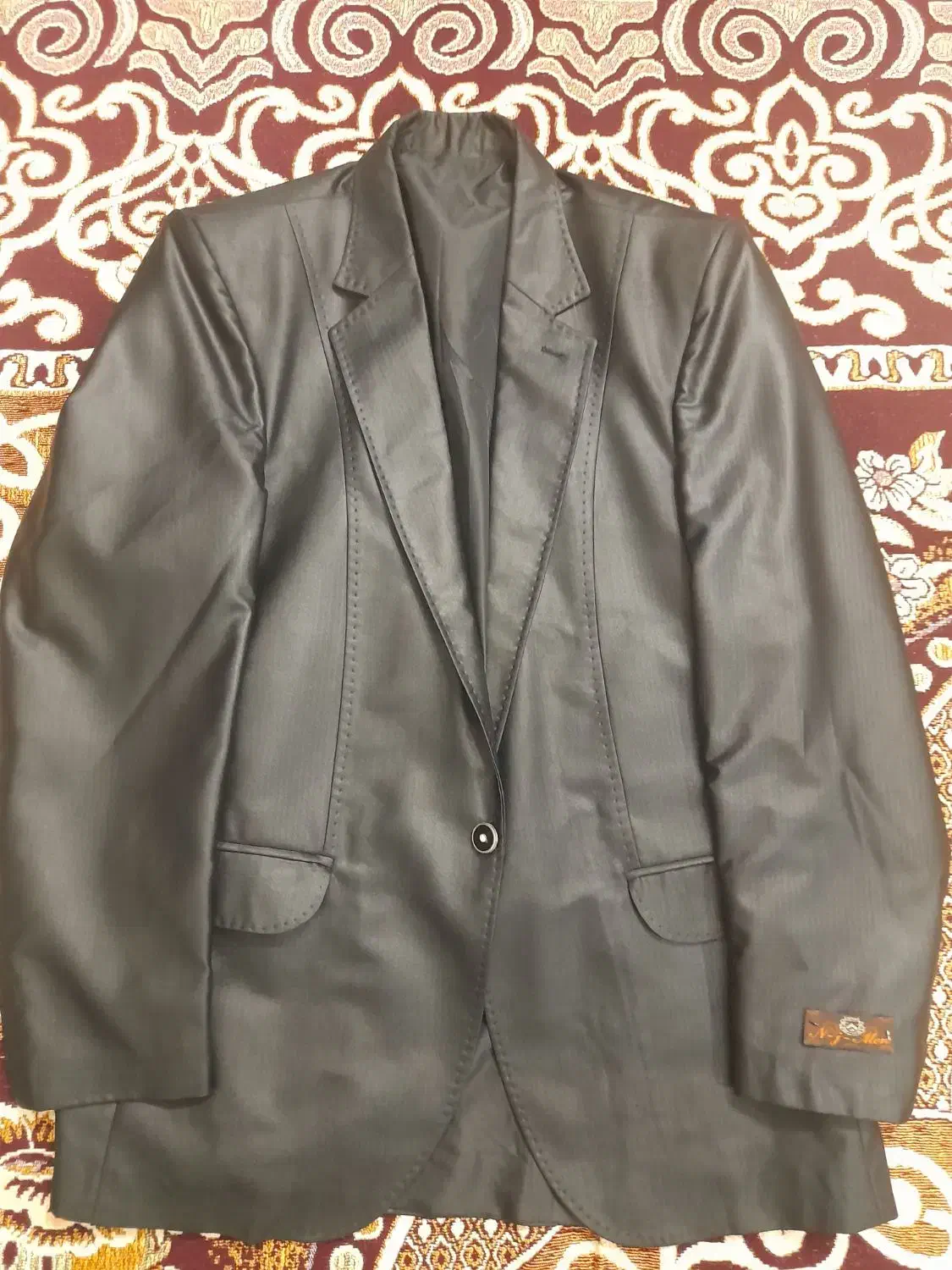 کُت|لباس|سلماس, |دیوار