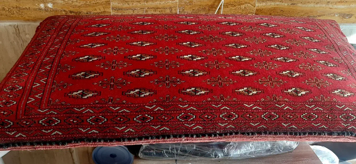 یک جفت پشتی ترکمنی|پشتی|مشهد, کوشش|دیوار