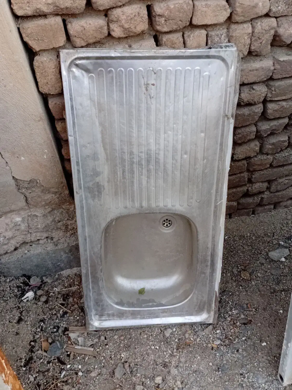 سینک و روشویی و منبع آب|لوازم سرویس بهداشتی|بروجرد, |دیوار