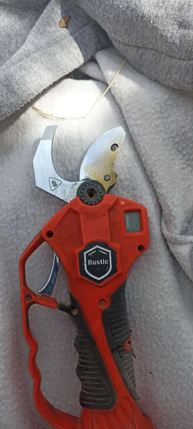 قیچی شارژی روستک 832پلاس. قیمت 13ملیون|ابزارآلات|اشنویه, |دیوار