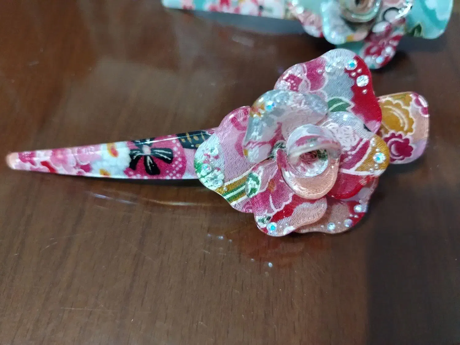 دوعدد گیره ی  موی کره ای (رنگ فیروزه ای وصورتی)|بدلیجات|نیشابور, بلوار گلها|دیوار