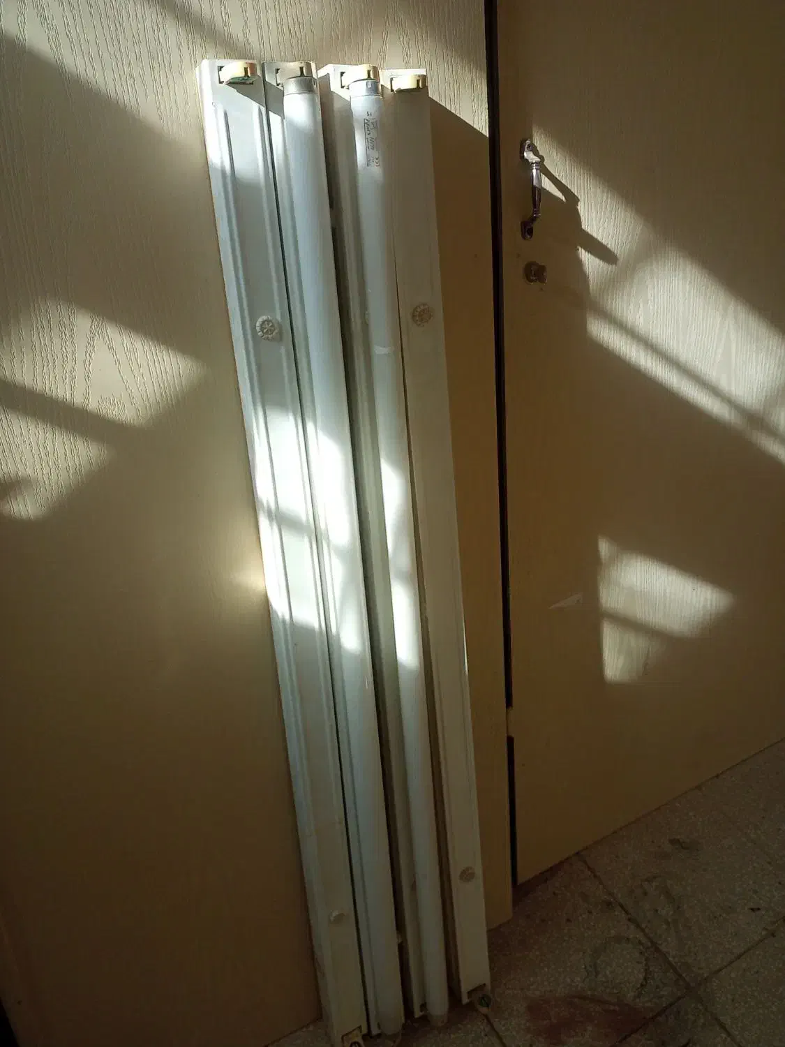 مهتابی یک قلو|لامپ و چراغ|سبزوار, طبرسی (جعفرآباد)|دیوار