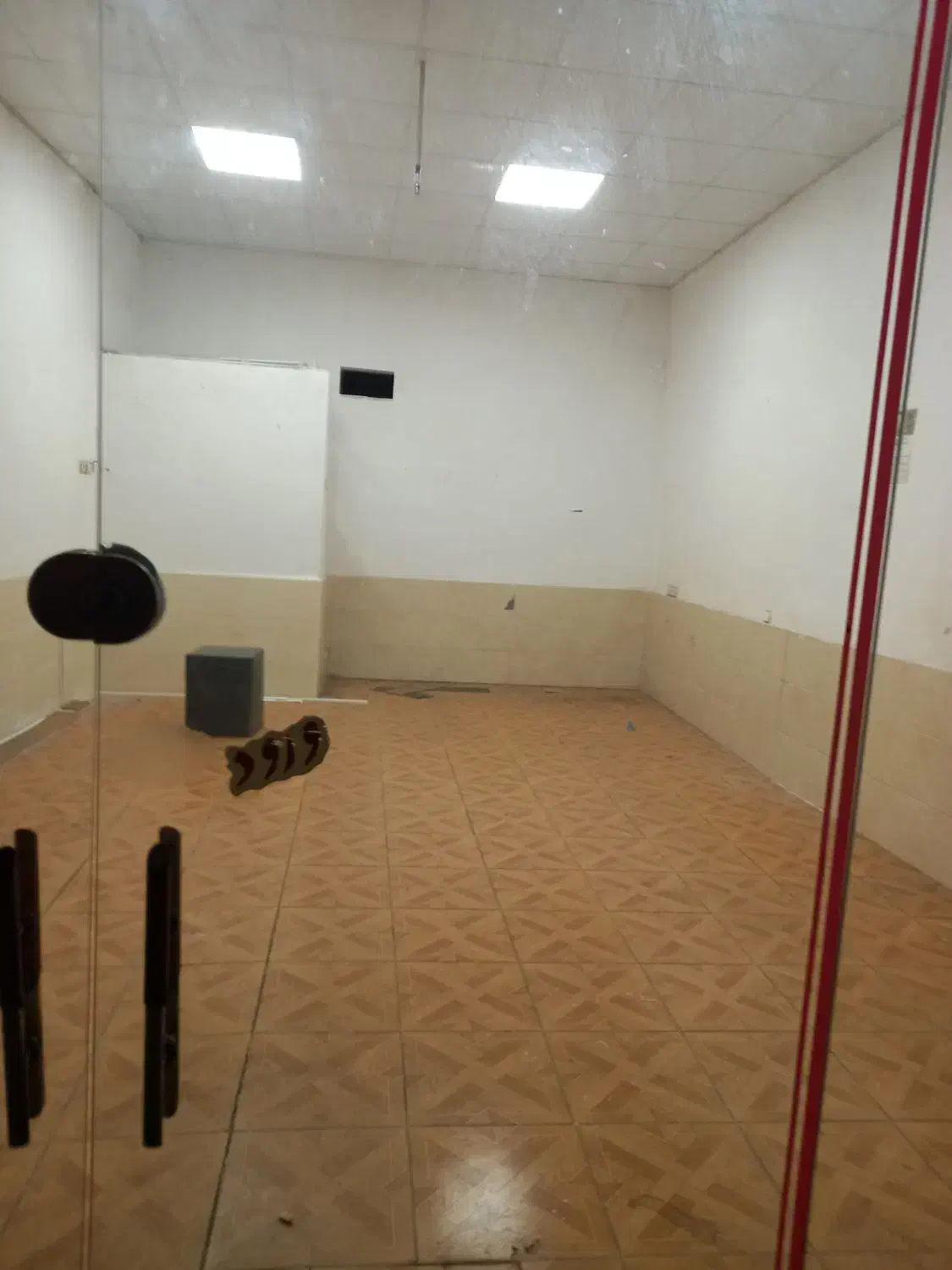 رهن و اجاره مغازه|اجارهٔ مغازه و غرفه|رشت, چمارسرا|دیوار