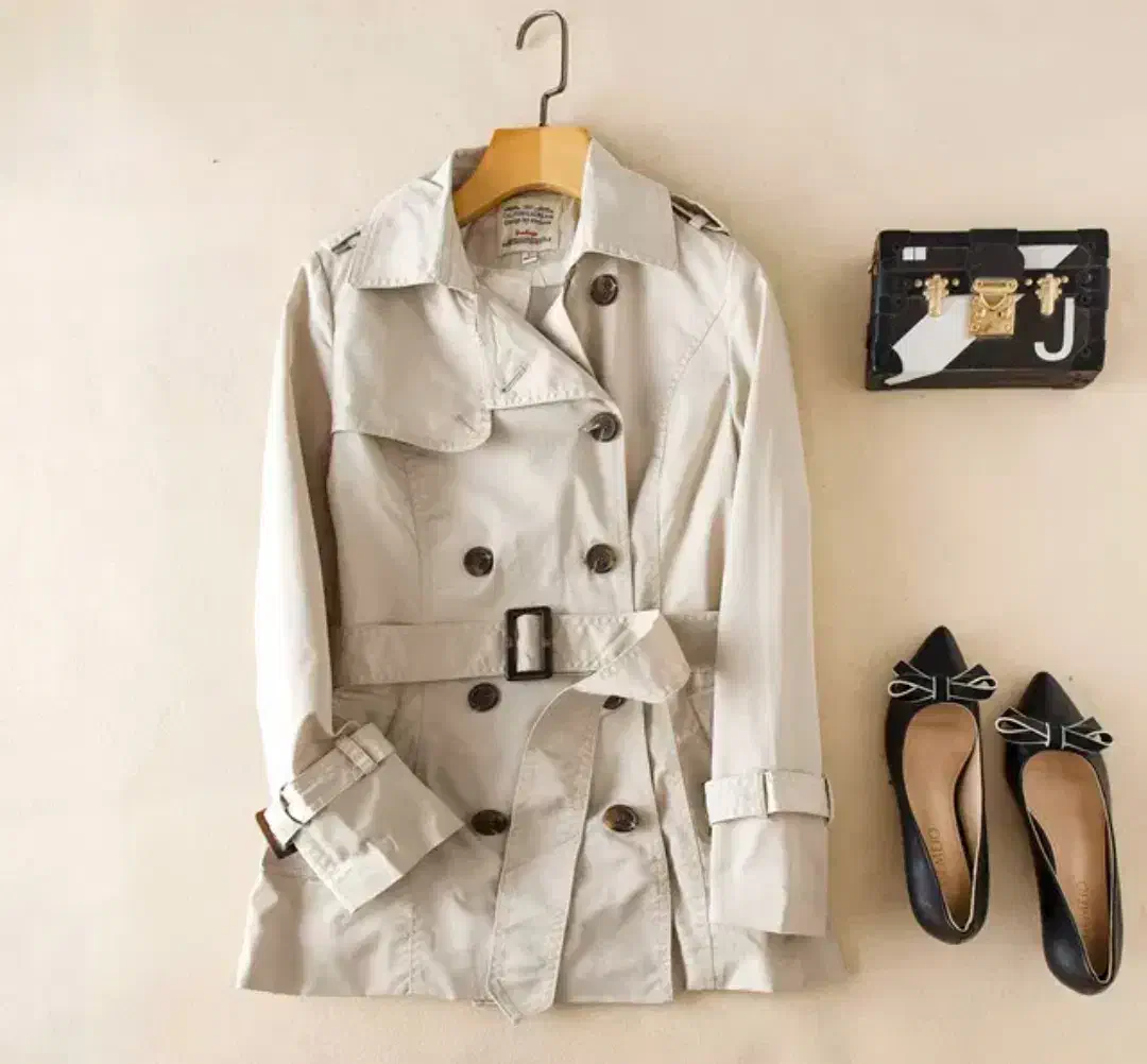 بارونی|لباس|قشم, |دیوار