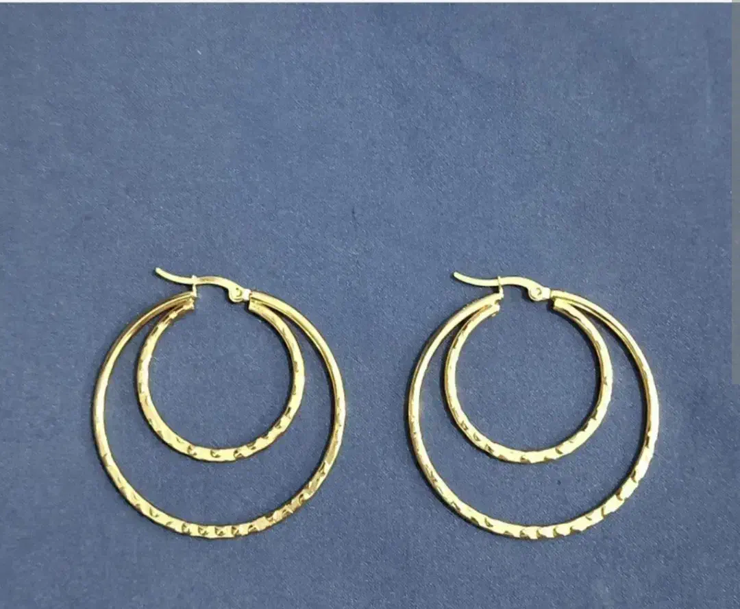 گوشواره حلقه ای|بدلیجات|قم, باغ شریفی|دیوار