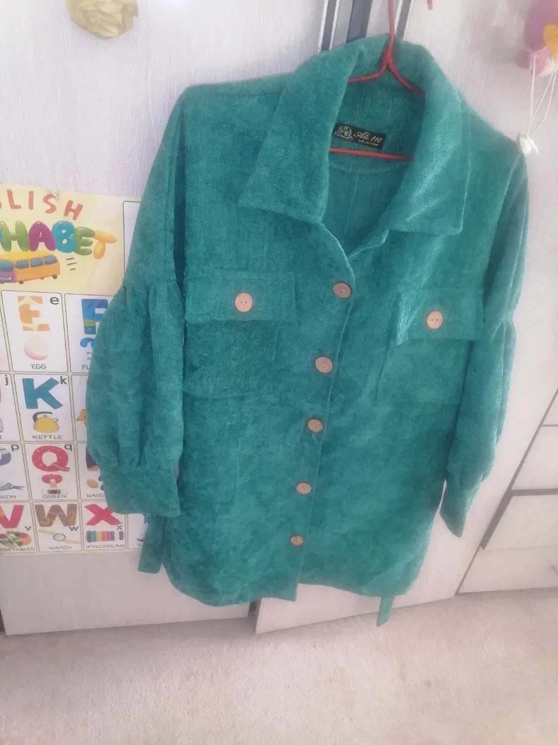 مانتوکبریتی|لباس|دهگلان, |دیوار