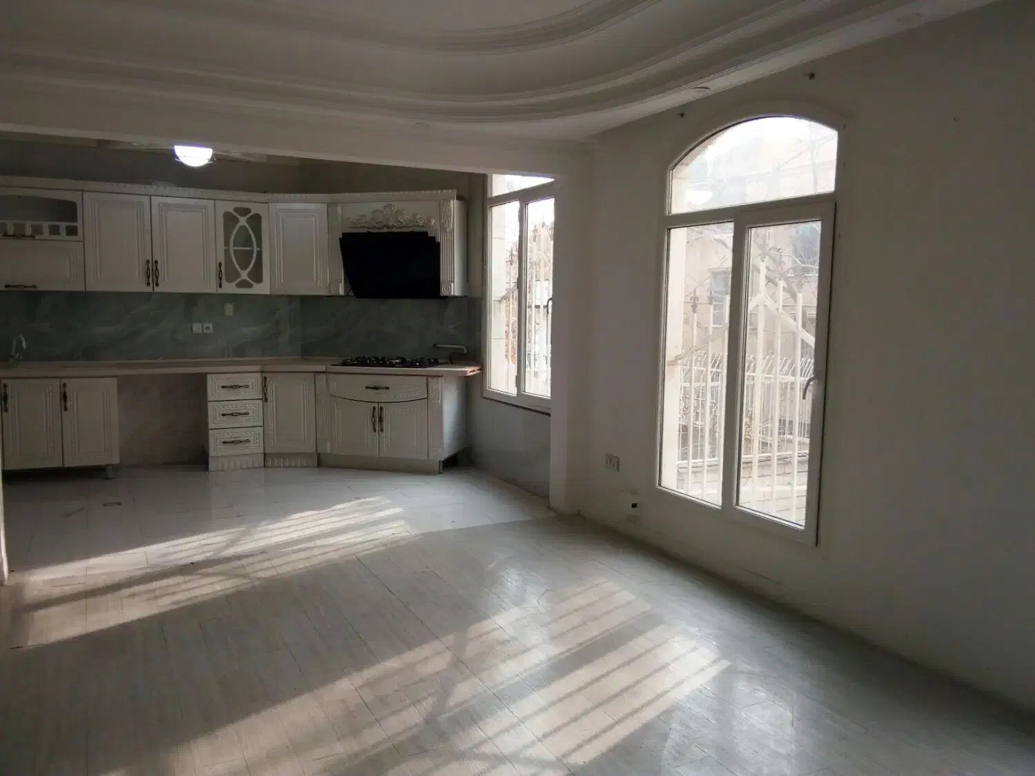 اجاره ۳۶۰ متر ۳ طبقه آجودانیه