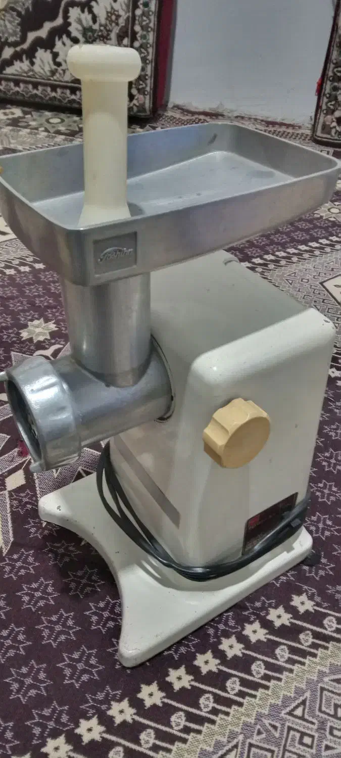 دوعددچرخ گوشت سالم فروشی تکی هم فروشی است|سایر لوازم برقی|تهران, جوادیه|دیوار