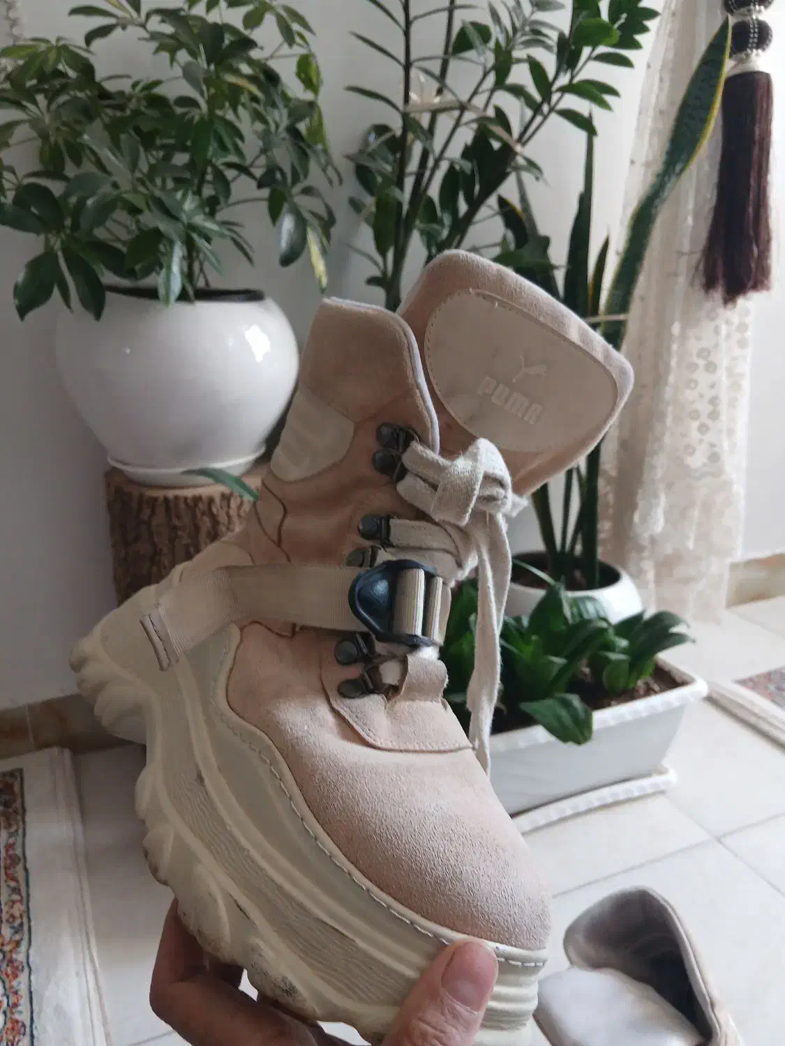 کفش بوت|کیف، کفش، کمربند|نیشابور, خط کاشمر|دیوار