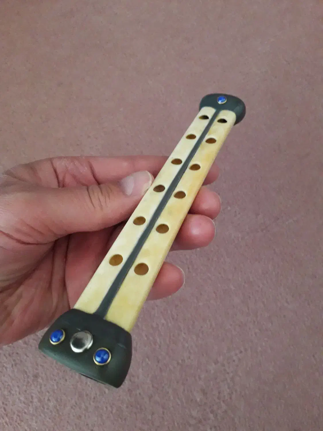 ساز دوزله استخوانی|سازهای بادی|کرمانشاه, |دیوار