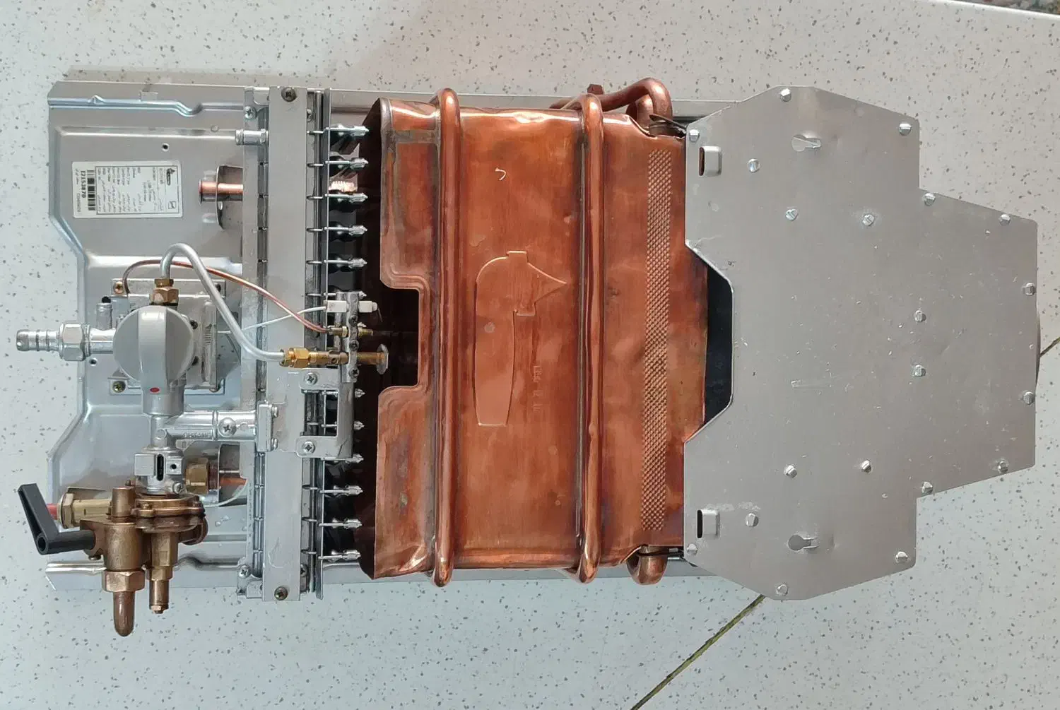 آبگرمکن ۳۱۱۵ بوتان در حد نو بدون جوش و لوله گذاری|آبگرمکن، پکیج، شوفاژ|قرچک, شهرک طلائیه|دیوار