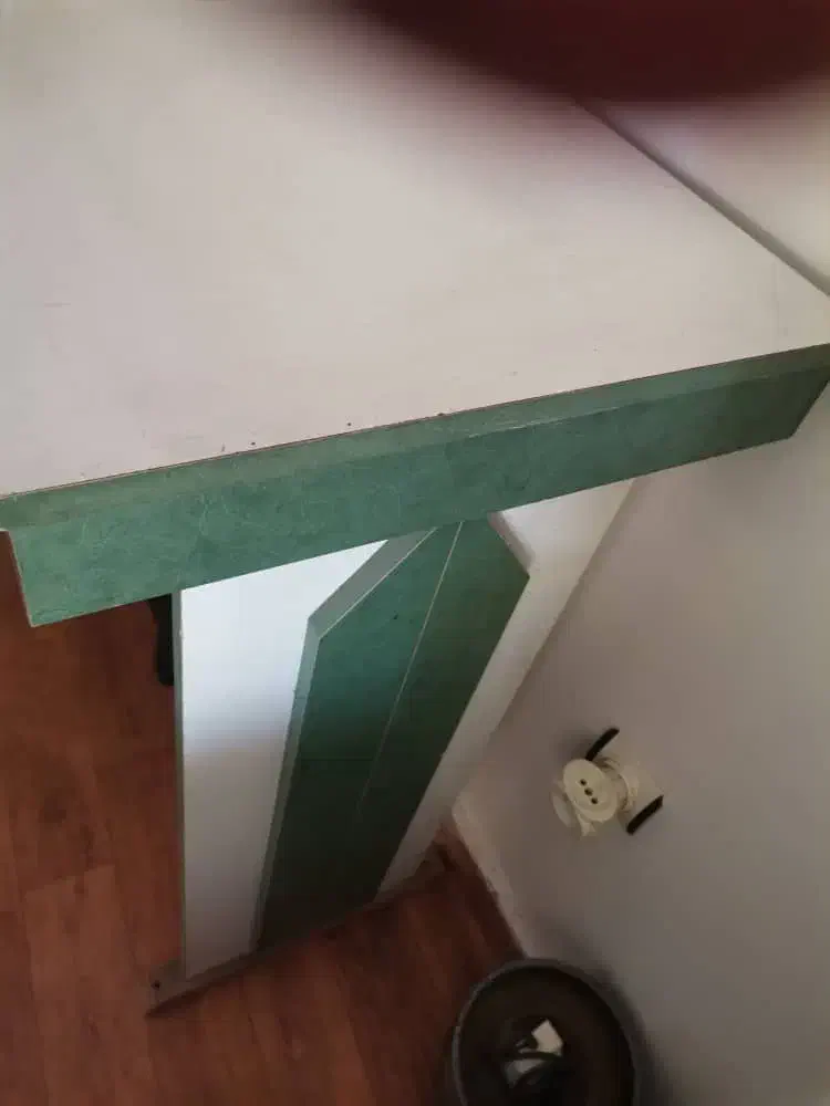 میز اوپن بسیار تمیز|میز تحریر و کامپیوتر|رشت, استادسرا|دیوار