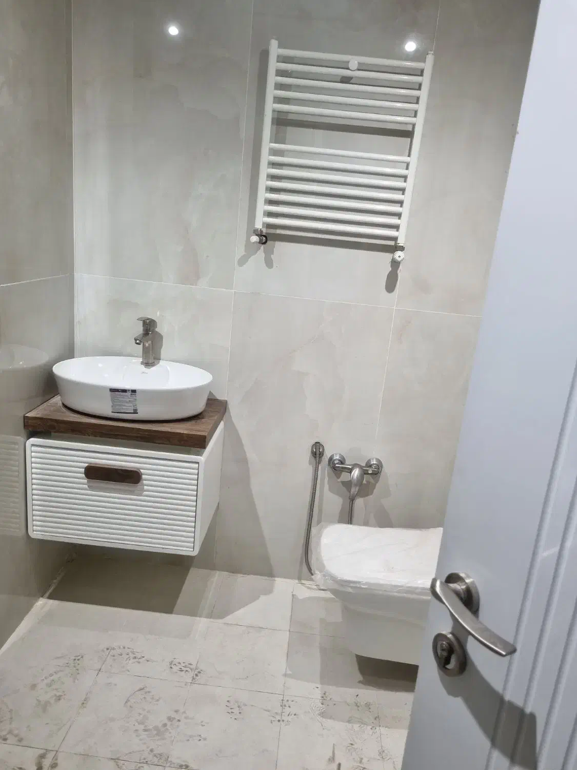 ۱۷۰ متر ۳ خواب کلید نخورده ۲ پارکینگ مرزداران