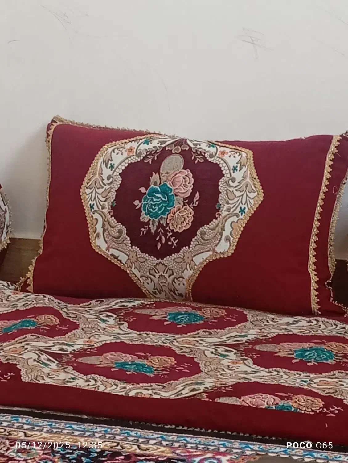 ۱۰ رویه بالشت و۱۰ رویه پشتی .۴ عدد کناره ۴متری|رختخواب، بالش، پتو|لردگان, |دیوار