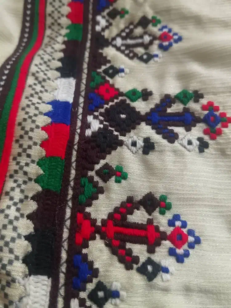 دوزنده هستم|لباس|ایرانشهر, |دیوار