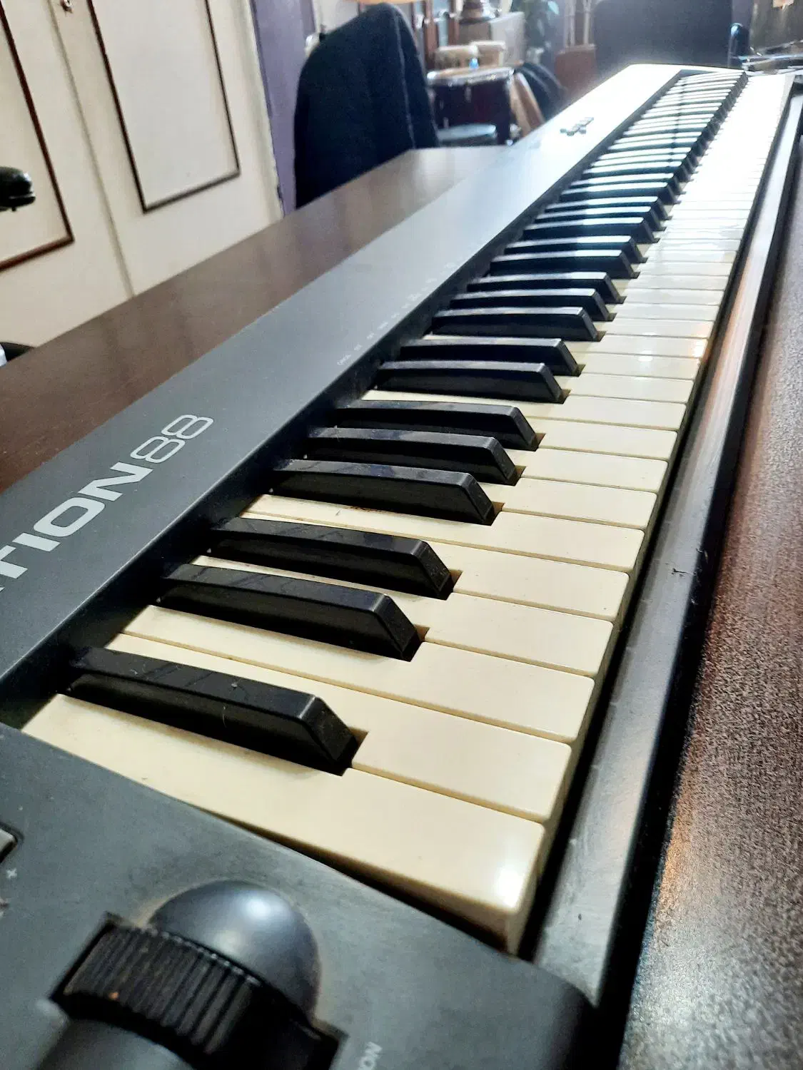 میدی کنترلر حرفه ای|پیانو، کیبورد، آکاردئون|رشت, گلسار|دیوار