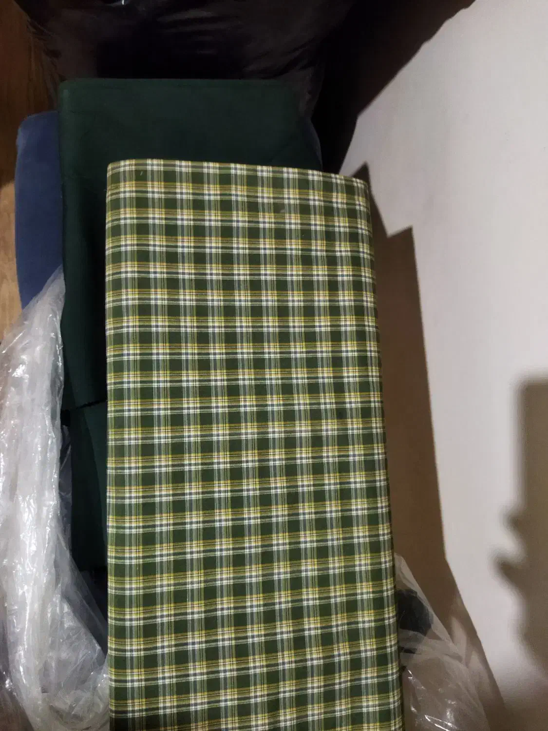 پارچه پیراهن|لباس|بومهن, |دیوار