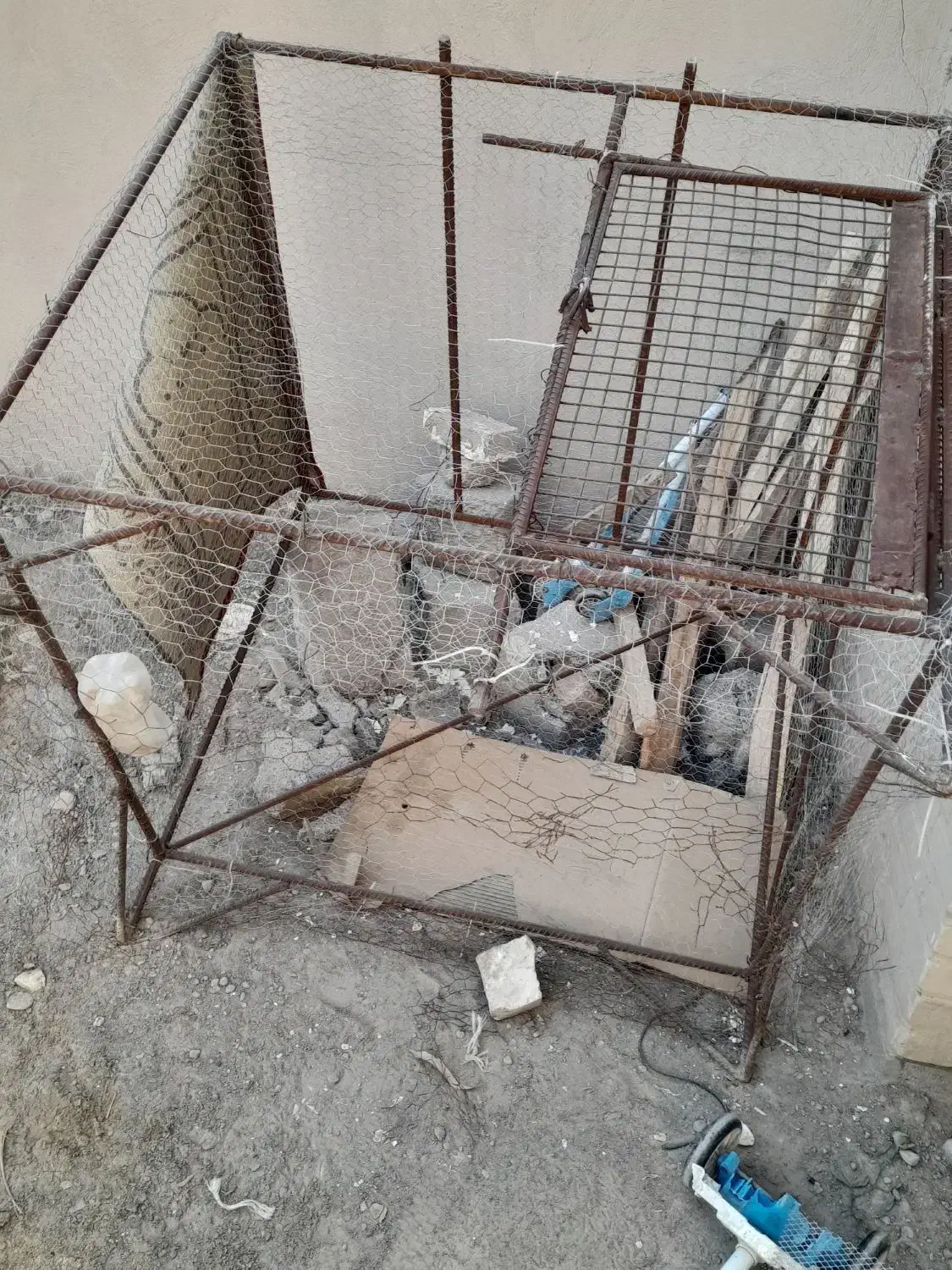 یک قفص وتس مرغ|لوازم جانبی حیوانات|ایرانشهر, |دیوار