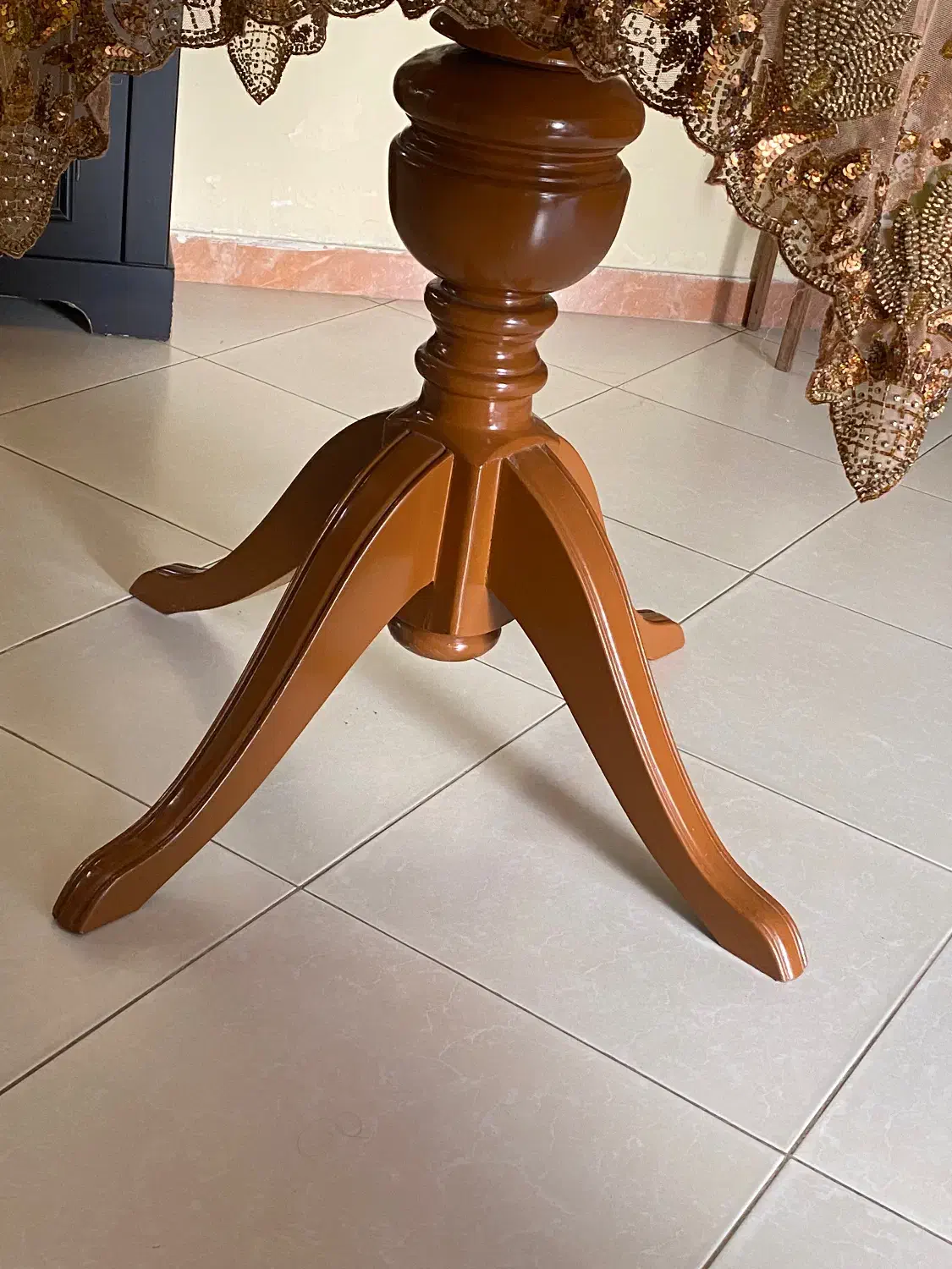 میز گرد|میز و صندلی غذاخوری|رشت, چله خانه|دیوار