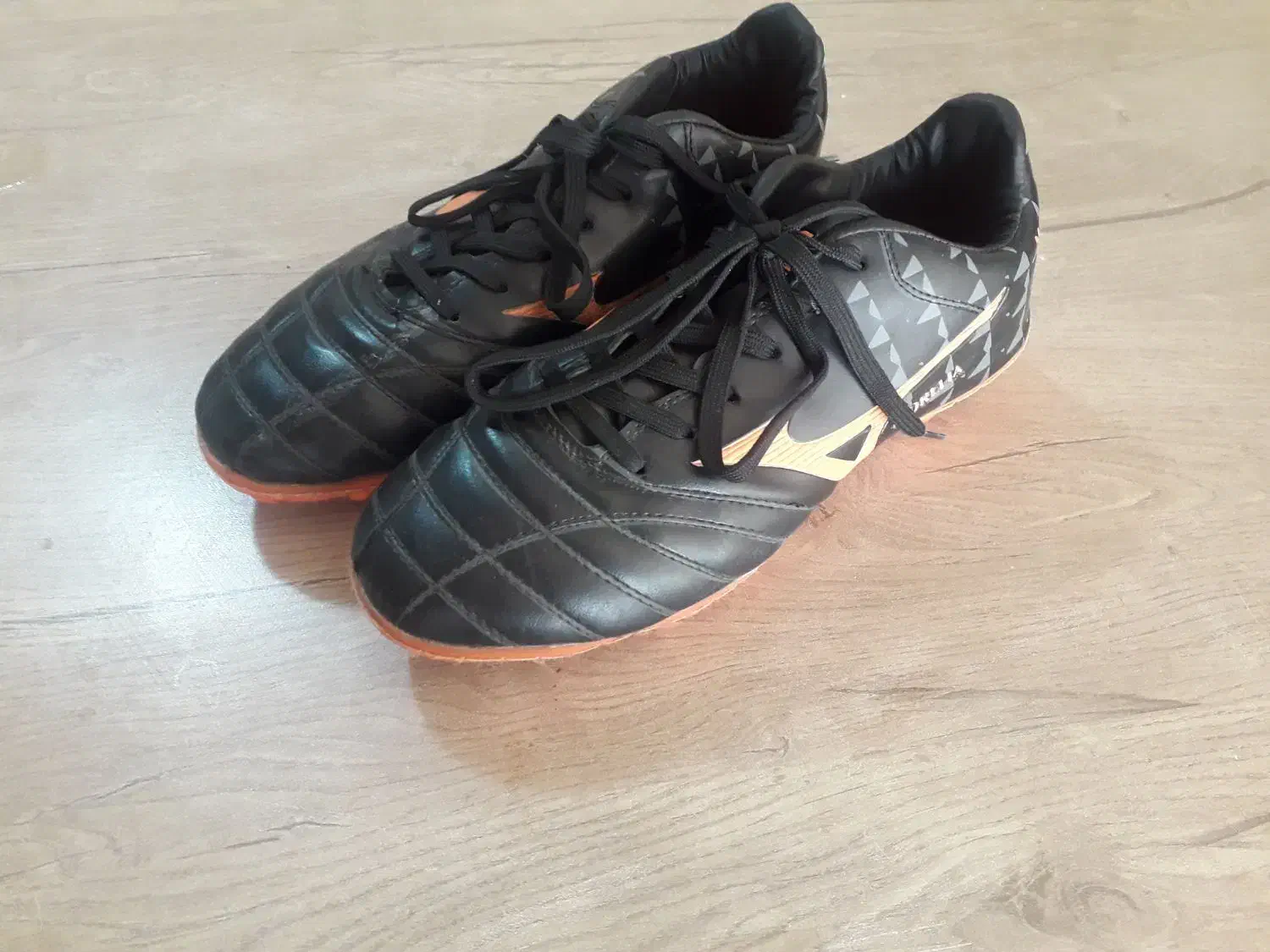 کفش فوتبال چمن سایز ۴۰|ورزش‌های توپی|اهر, |دیوار