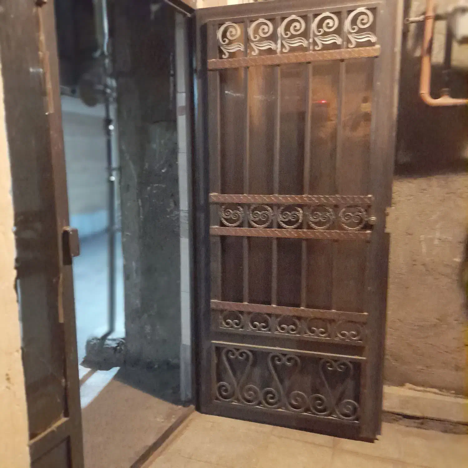 ۳ لنگه درب فر فورجه آهنی گاراژ و پیلوت|مصالح و تجهیزات ساختمان|طرقبه, |دیوار