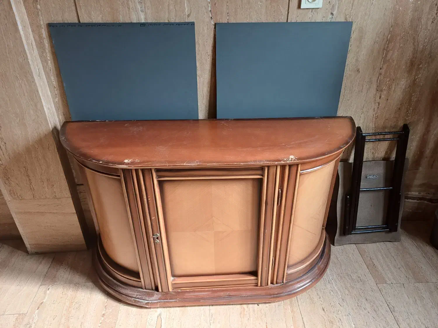 کمد بوفه|بوفه، ویترین، کنسول|تهران, آهنگران (سراسیاب دولاب)|دیوار