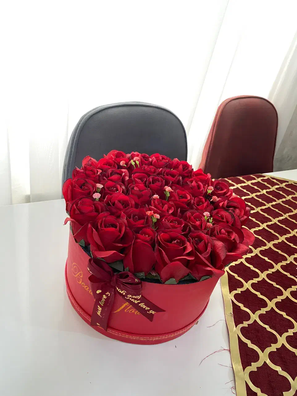 باکس گل هدیه رز قرمز|گل مصنوعی|فومن, |دیوار