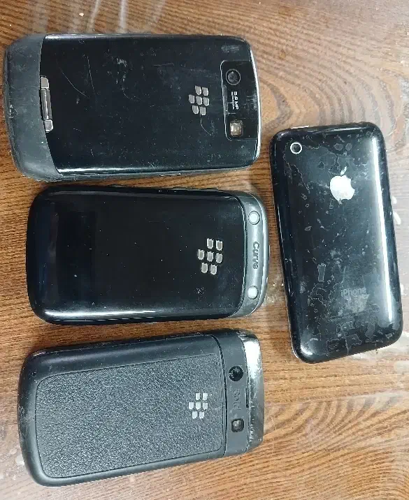 بلکبری ایفون قدیمی روشن|موبایل|تهران, کیانشهر|دیوار