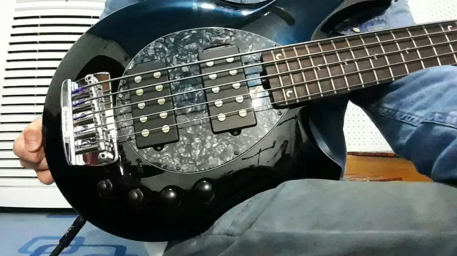 گیتار بیس میوزیک‌من بانگو۵ Musicman bongo5 bass|گیتار، بیس، امپلیفایر|رشت, چله خانه|دیوار