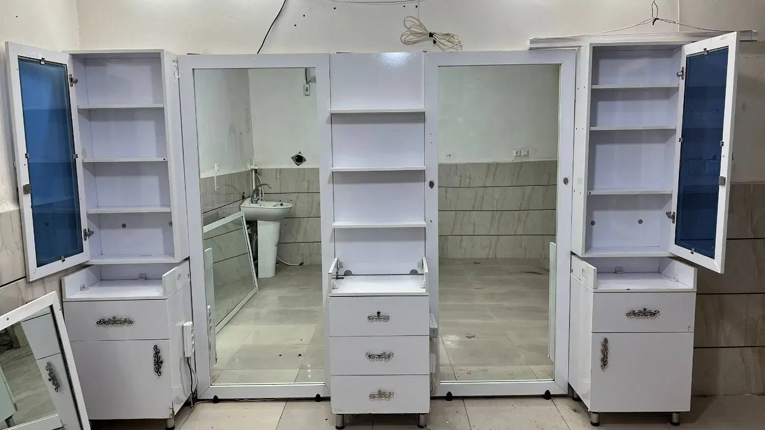 دکور وکمد آرایشگاه|آرایشگاه و سالن‌های زیبایی|میان ولایت, |دیوار