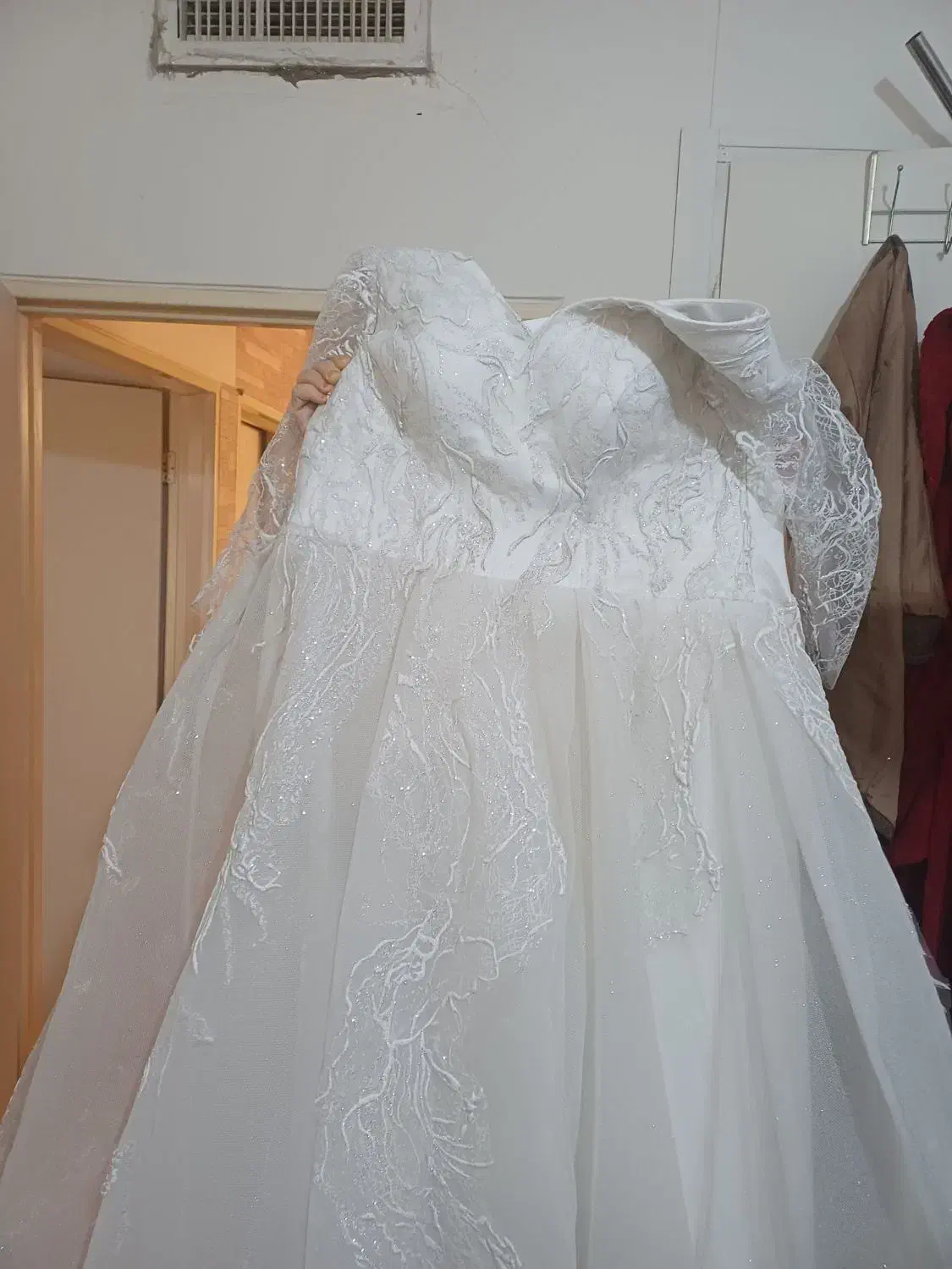 لباس عروس|لباس|پردیس, فاز ۱|دیوار