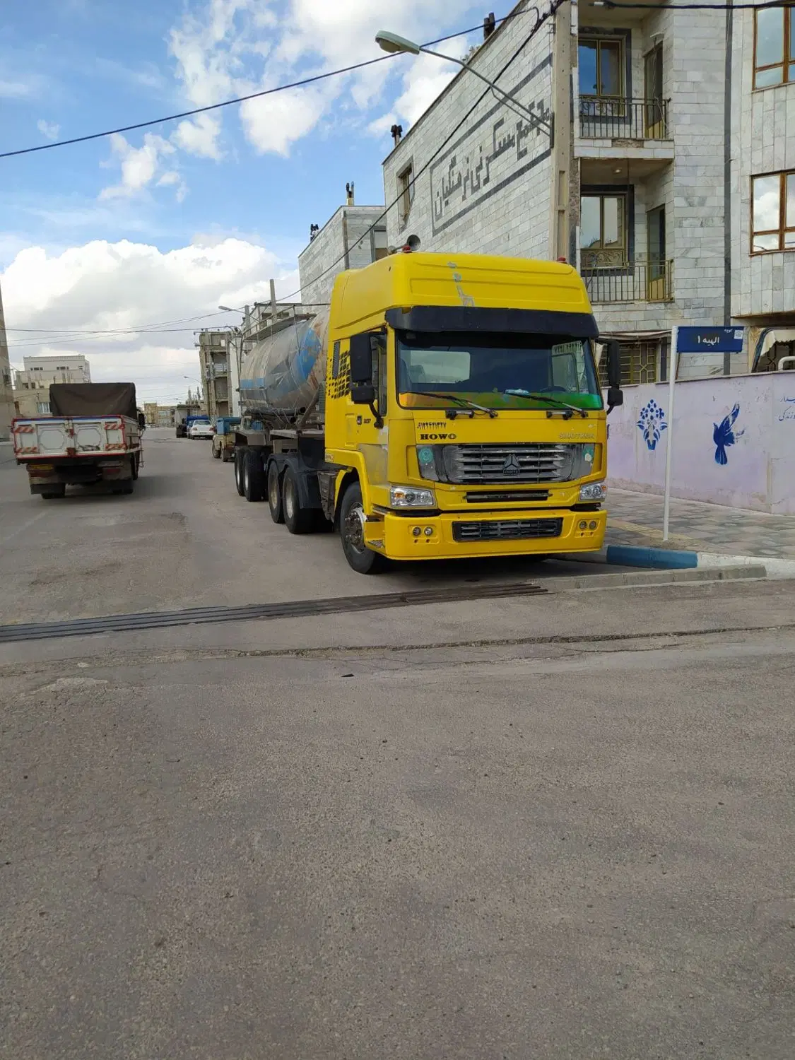 هوو|خودرو سنگین|آبیک, |دیوار