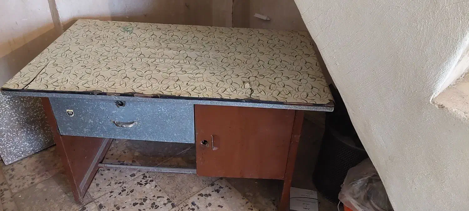 میز فلزی|میز تحریر و کامپیوتر|فولادشهر, مسکن مهر فولادشهر|دیوار