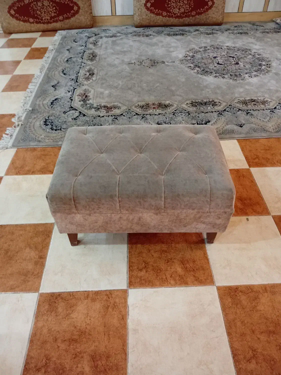 یک عدد پاف|صندلی و نیمکت|اهواز, فولادشهر|دیوار