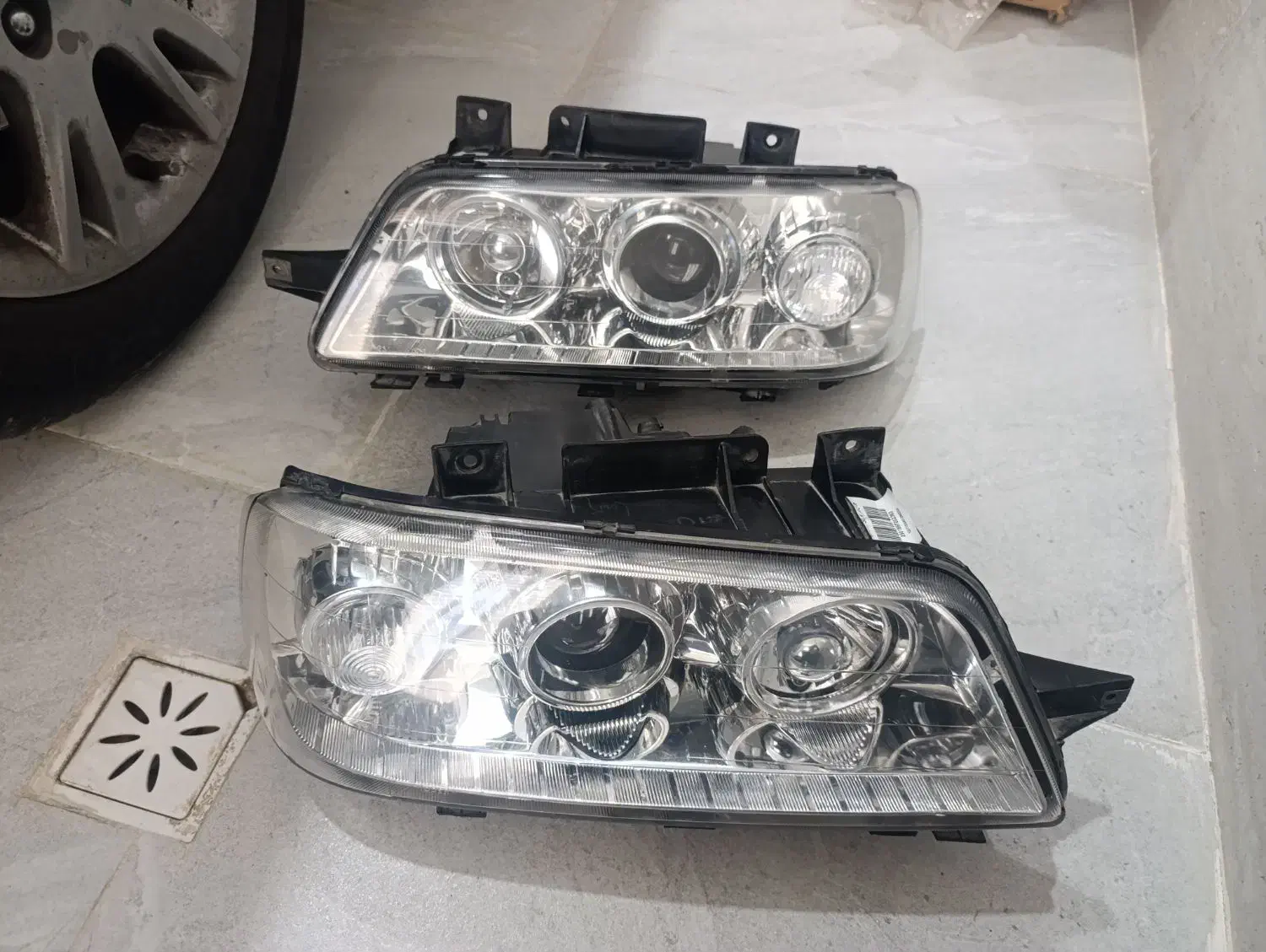 چراغ فابریک کارخانه پژو 405 SLX بدون عیب و ایراد|قطعات یدکی و لوازم جانبی|پیرانشهر, |دیوار
