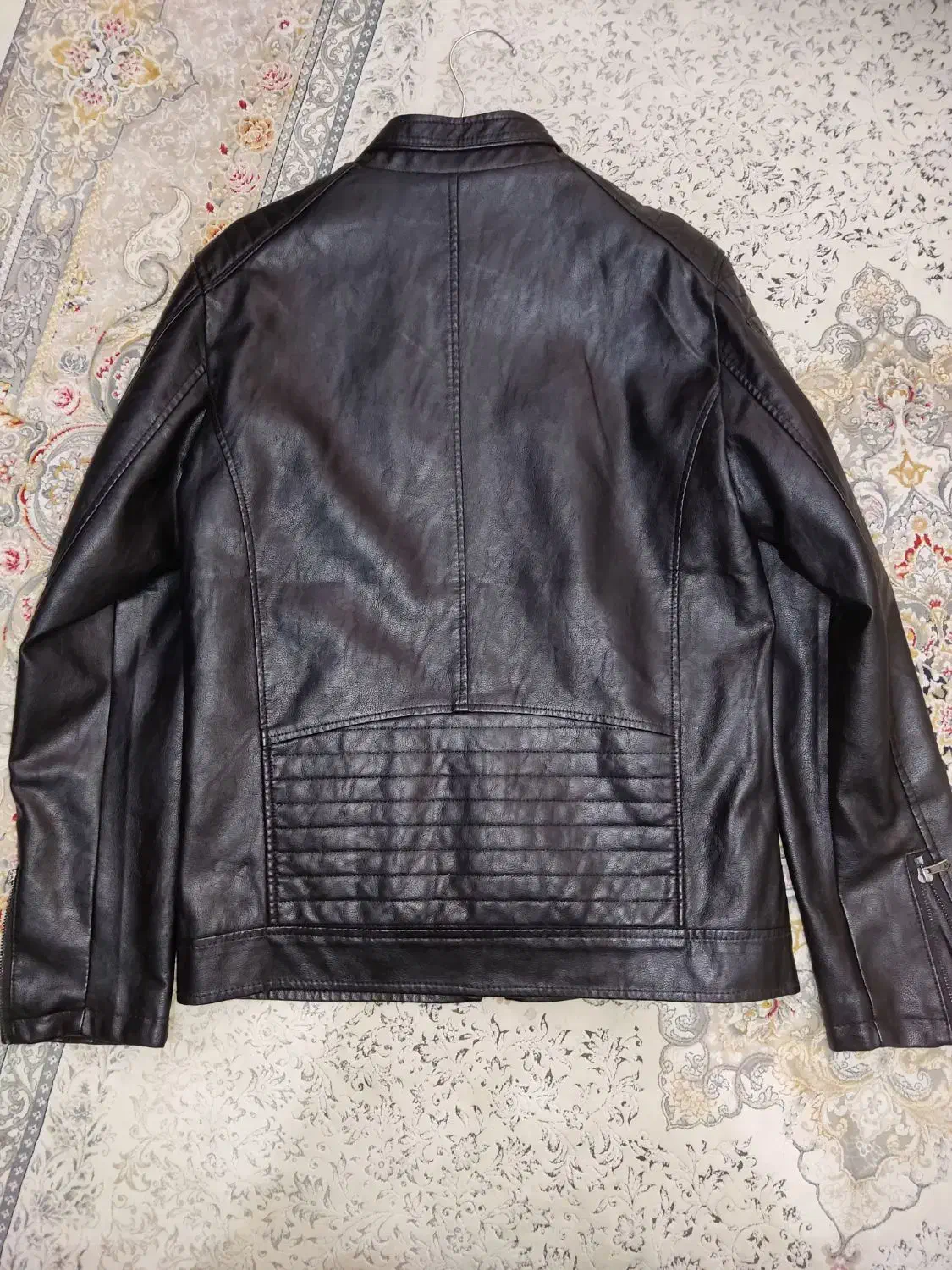 کاپشن چرم|لباس|تهران, باغ خزانه|دیوار