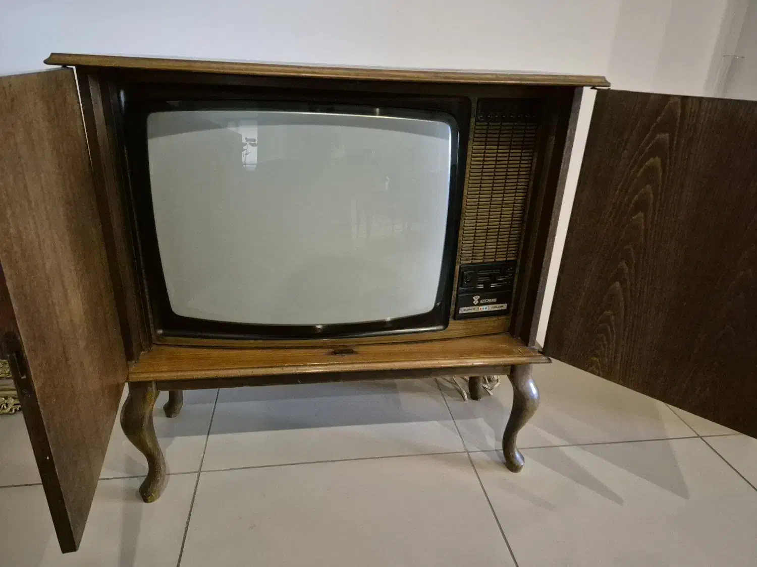 تلویزیون مبله قدیمی پارس|کلکسیون اشیاء عتیقه|تهران, قیطریه|دیوار