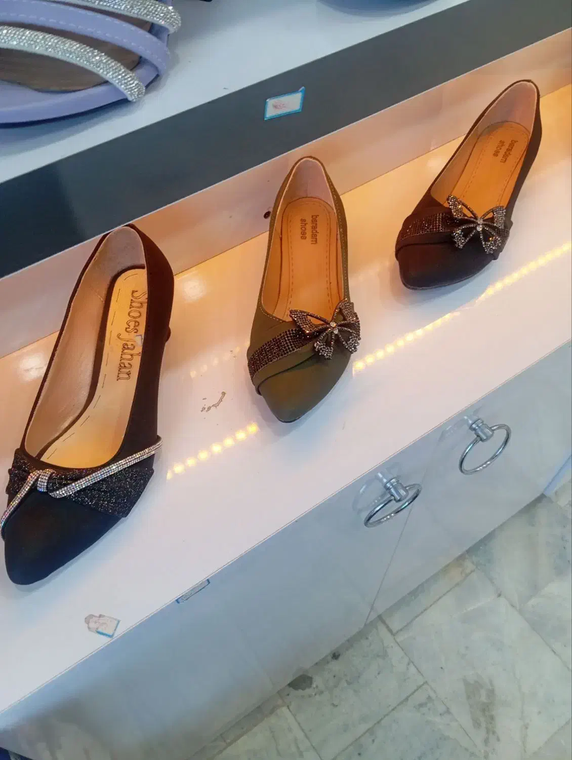 مغازه کیف و کفش انواع کفشهای مجلسی،اسپرت و غیره|کیف، کفش، کمربند|زیرکوه, |دیوار